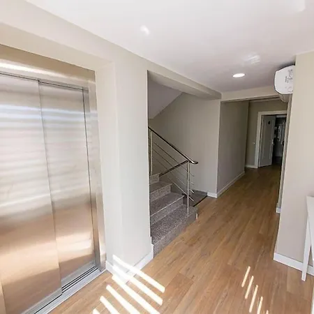F&m Τίρανα
